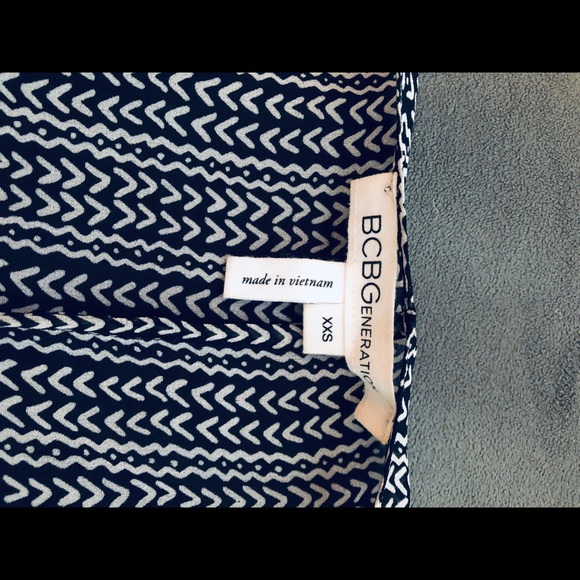 BCBG Sleeveless Lightweight/Sheer Duster - Picture 3 of 3